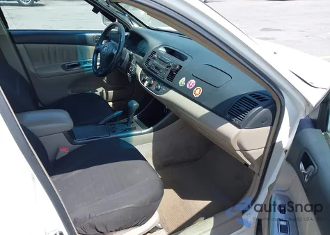 2002 Toyota Camry Se V6 z USA, uszkodzony, nr VIN 4T1BF32K02U005231